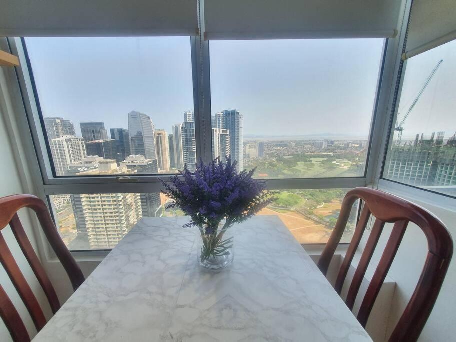 Bgc Taguig Cozy 2 Bedroom Loft, With Stunning Bgc Skyline View! Manila Zewnętrze zdjęcie